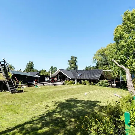 3 Bedroom Amazing In Semesterbostad