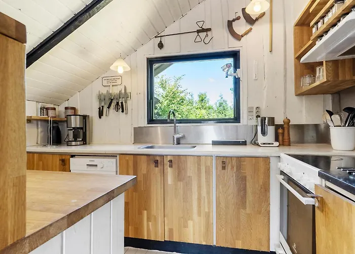 3 Bedroom Amazing In Semesterbostad